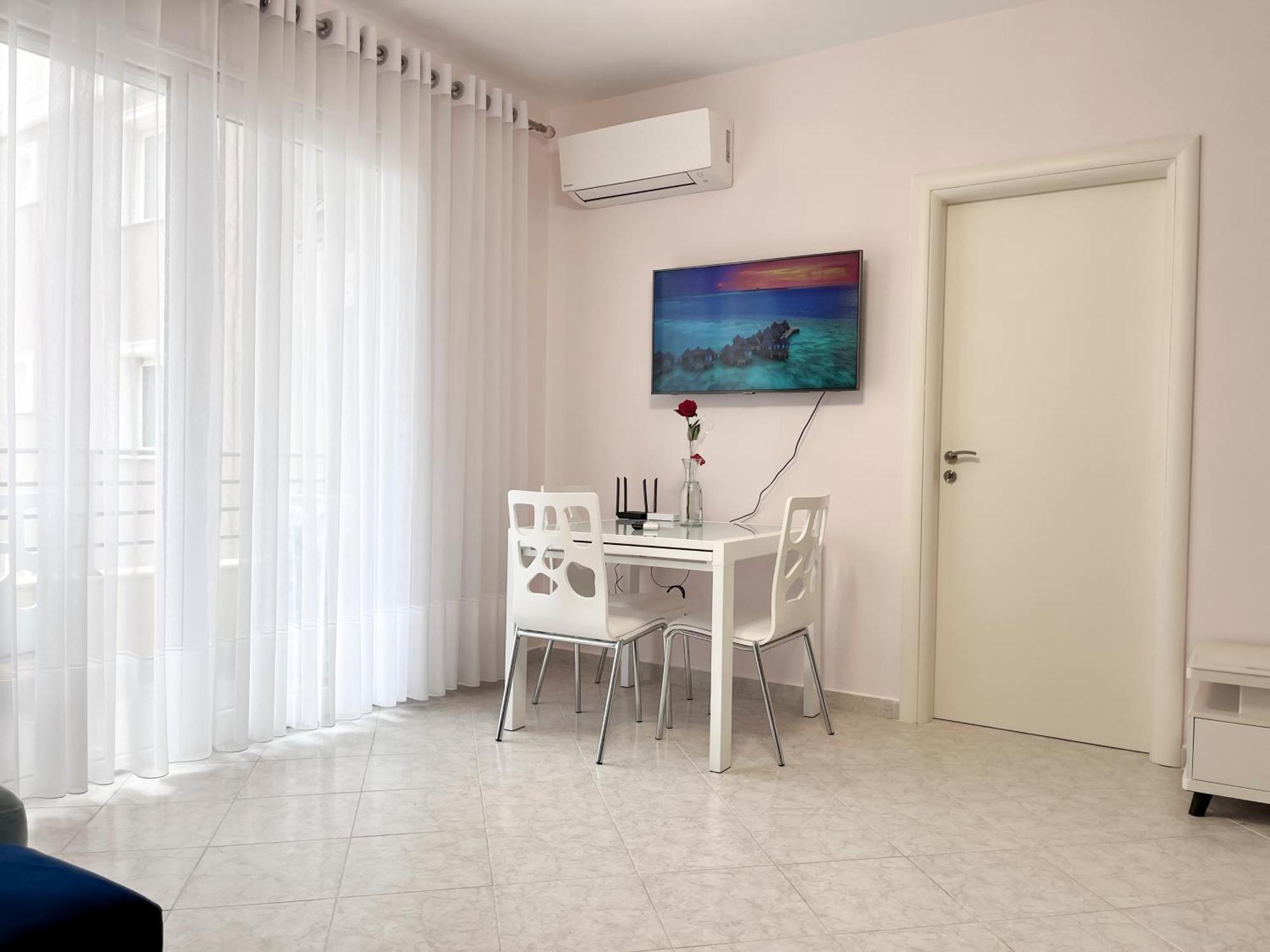 Beachfront With Hotel Facilities Vlorë Exterior foto